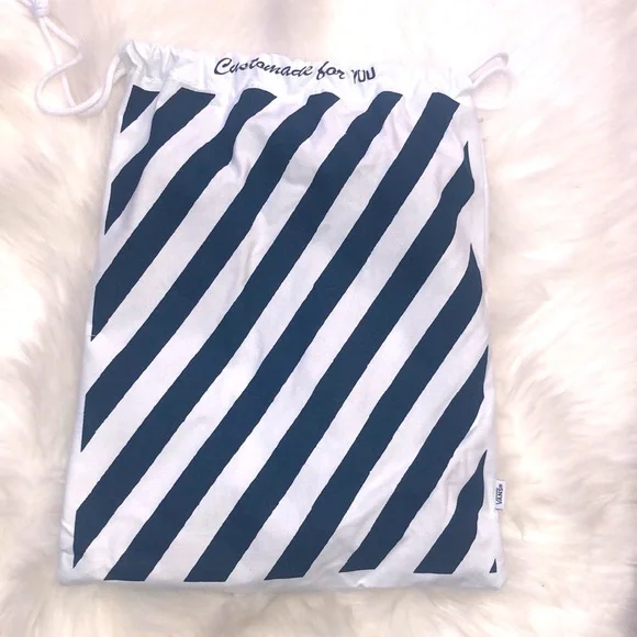 PLATFORM CUSTOM VANS - Picture 7 of 7